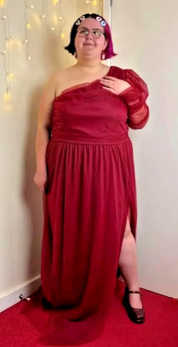 Elegant red one sleeve high